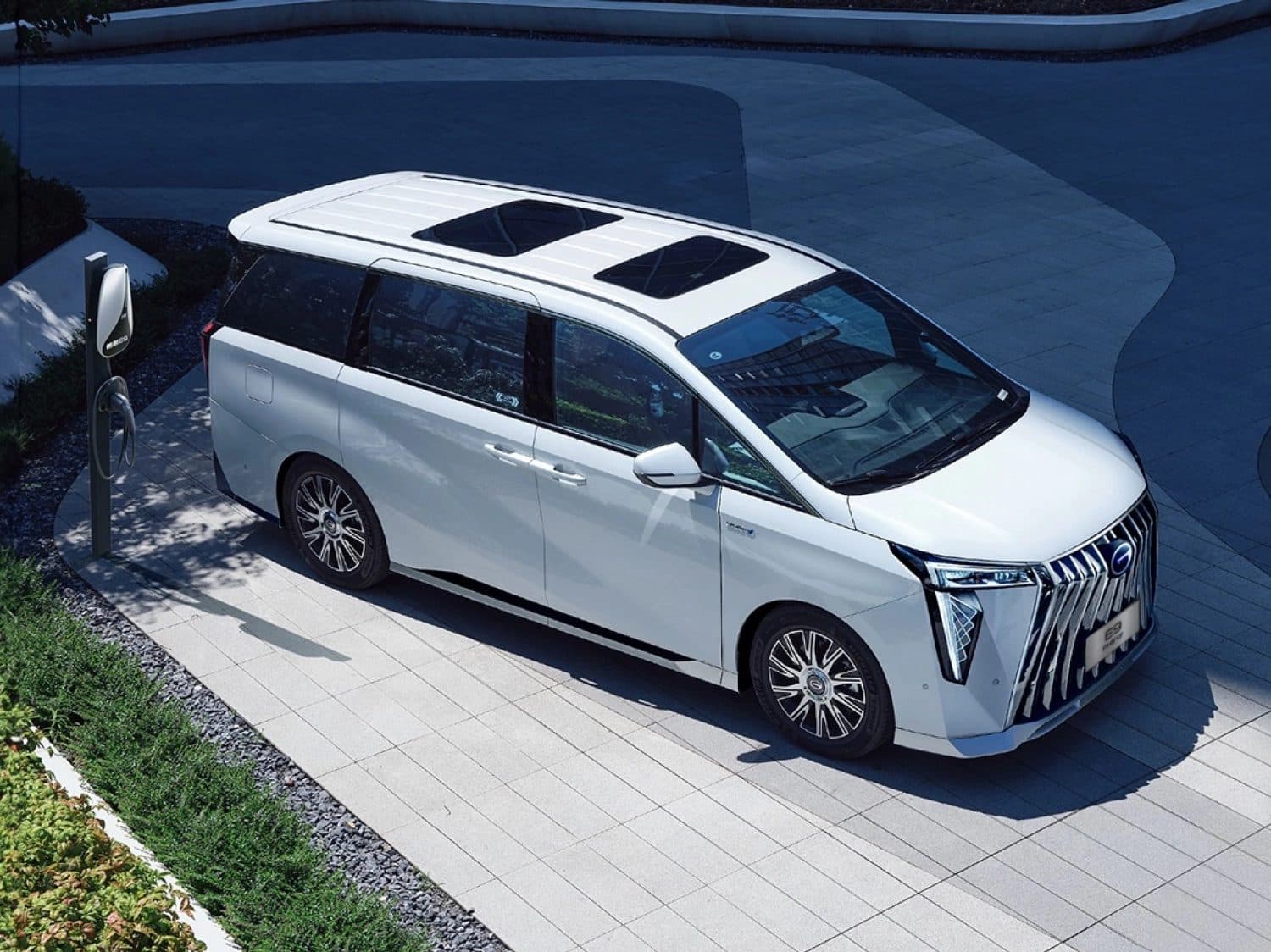 2025 GAC Trumpchi E9 large mpv — front three-quarter